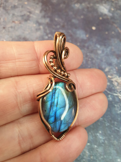 Antique style blue labradorite gemstone pendant