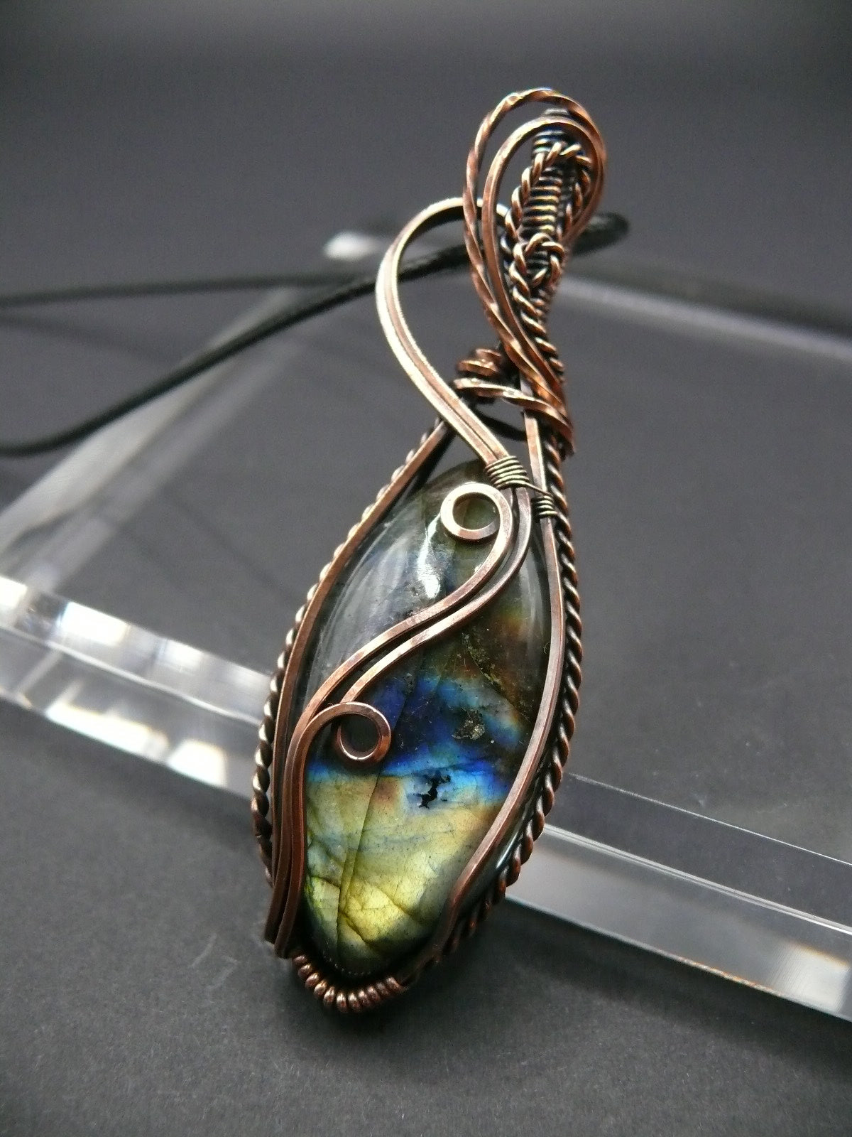 Antique style labradorite gemstone statement pendant