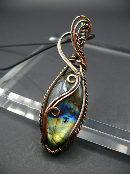 Antique style labradorite gemstone statement pendant