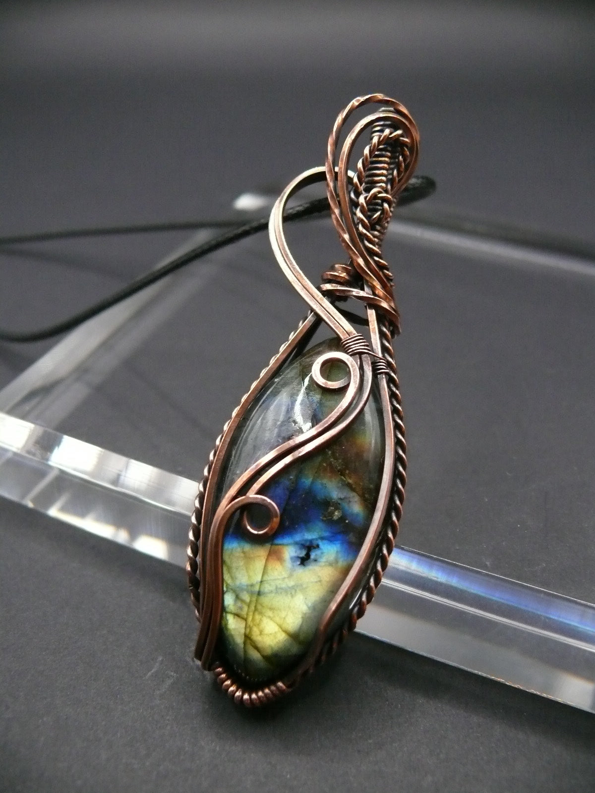 Antique style labradorite gemstone statement pendant