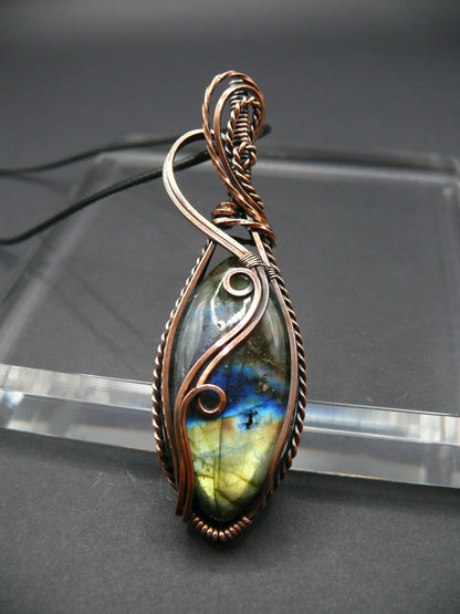 Antique style labradorite gemstone statement pendant