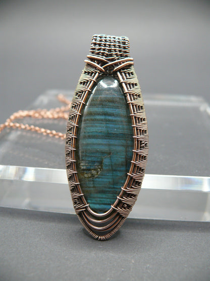 Wire weaved mystical blue labradorite pendant necklace