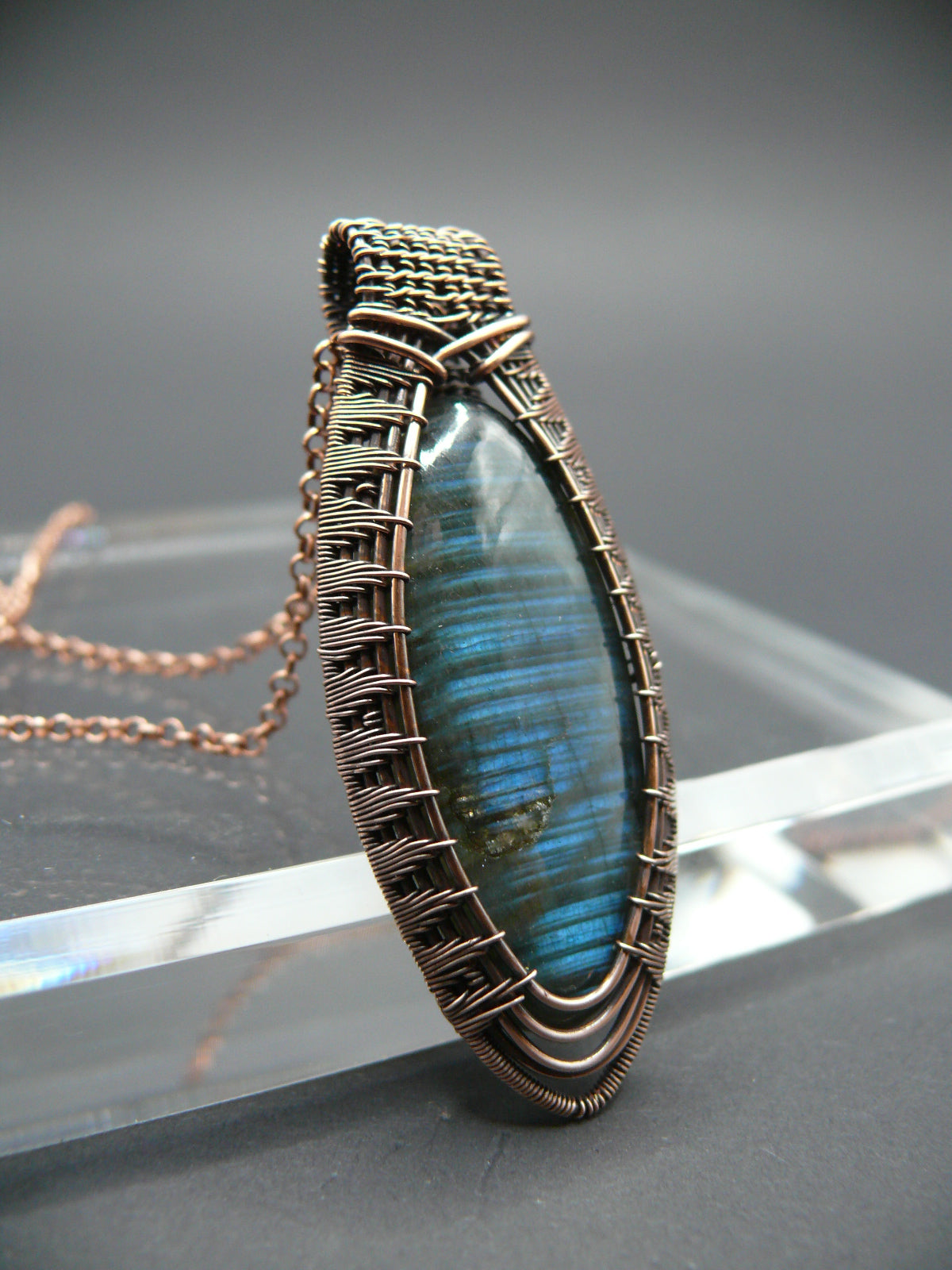 Wire weaved mystical blue labradorite pendant necklace