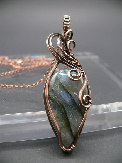 Antique style labradorite gemstone pendant