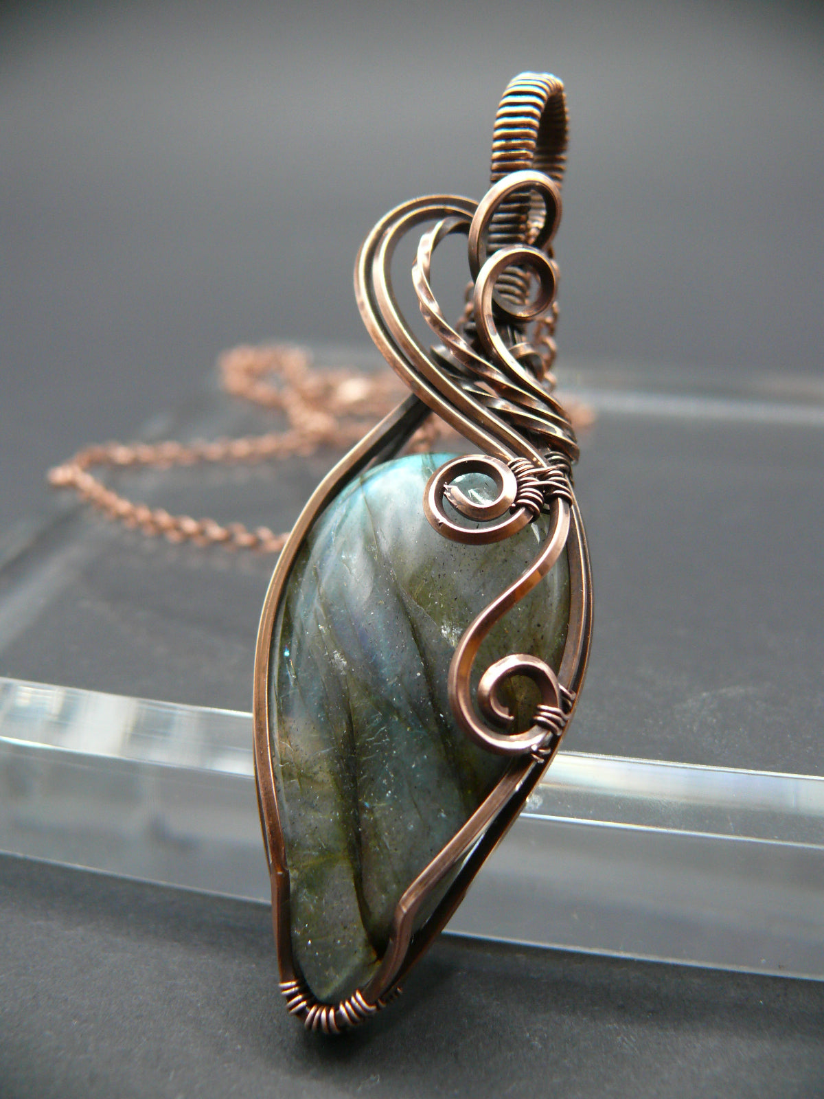 Antique style labradorite gemstone pendant