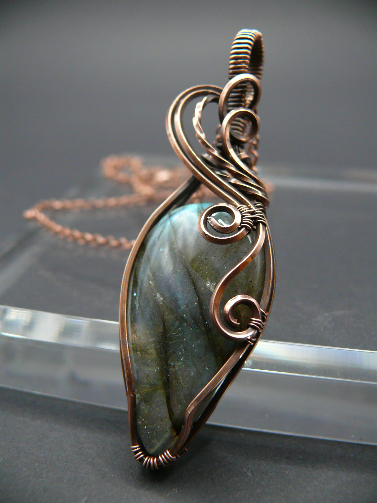 Antique style labradorite gemstone pendant