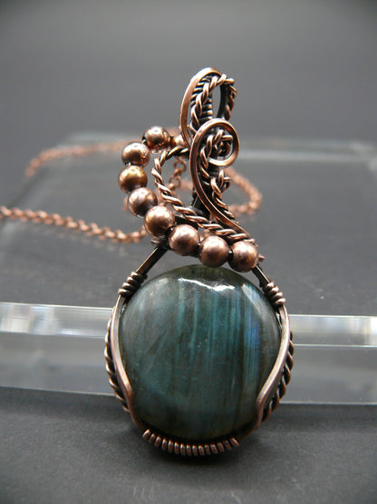 Boho style round labradorite gemstone pendant