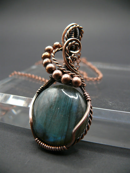 Boho style round labradorite gemstone pendant