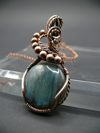 Boho style round labradorite gemstone pendant