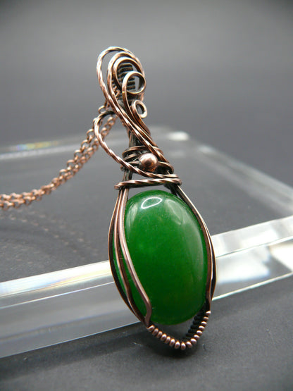 Handmade green jade necklace in copper