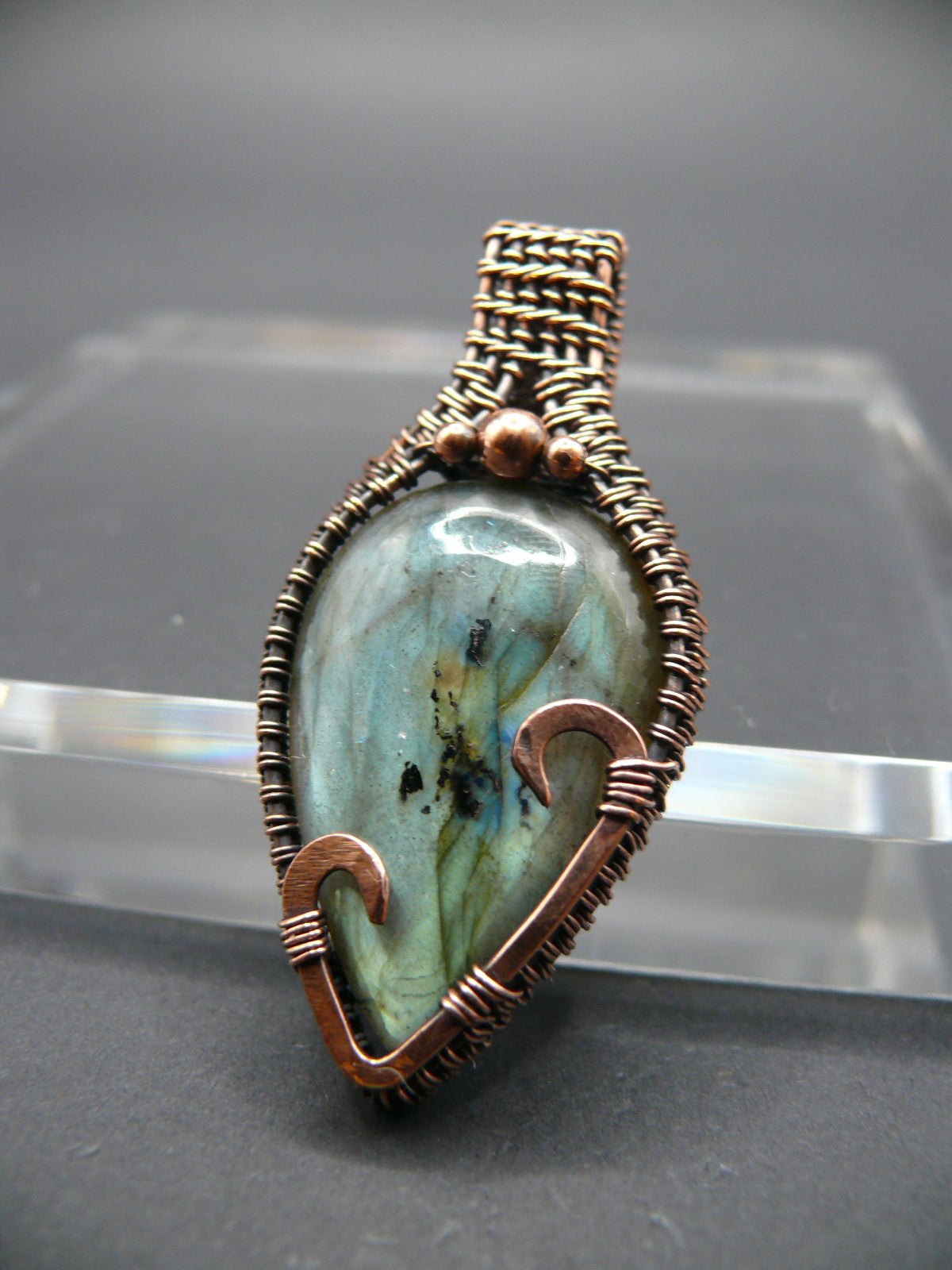 Antique style labradorite gemstone pendant