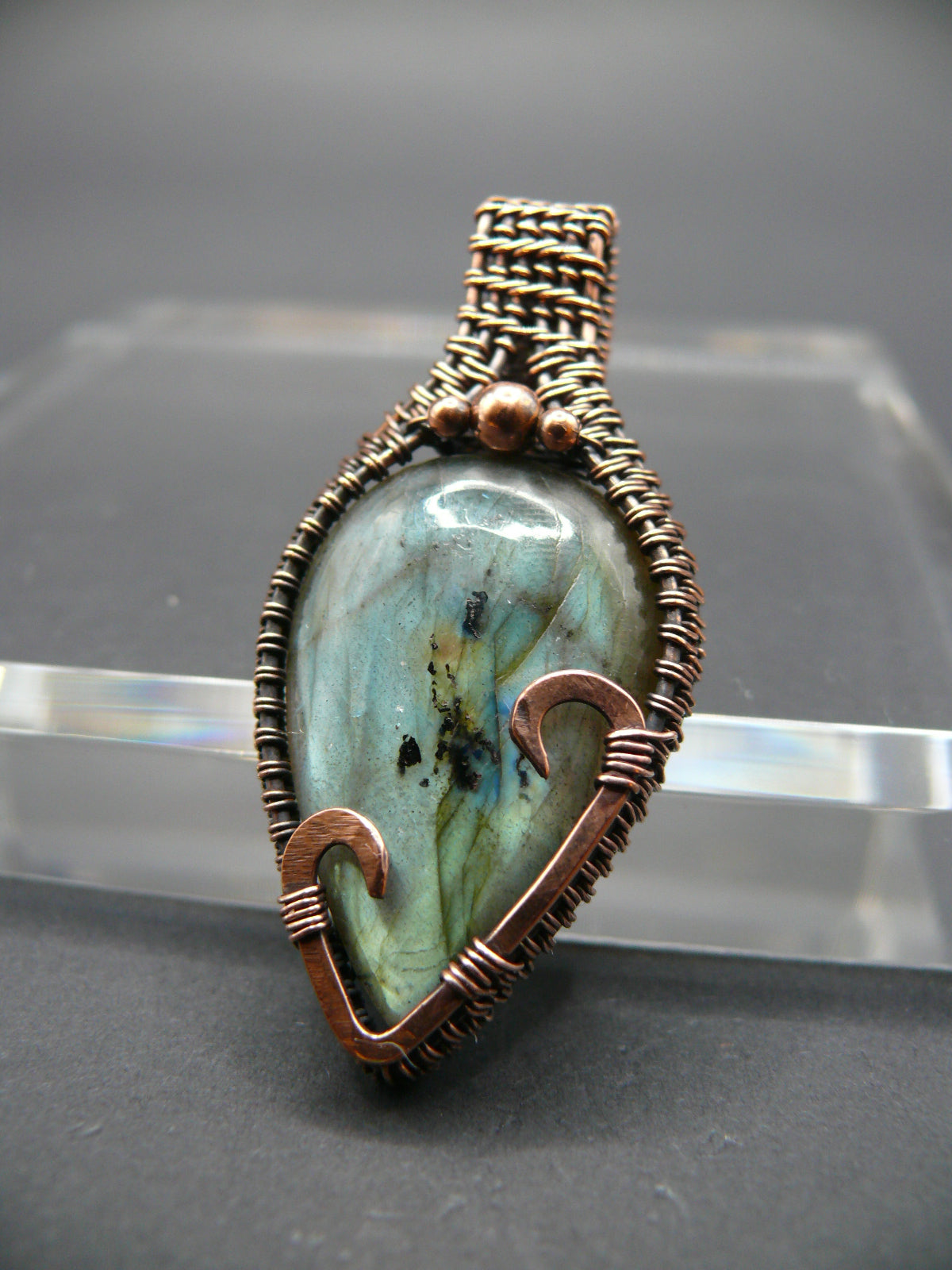 Antique style labradorite gemstone pendant