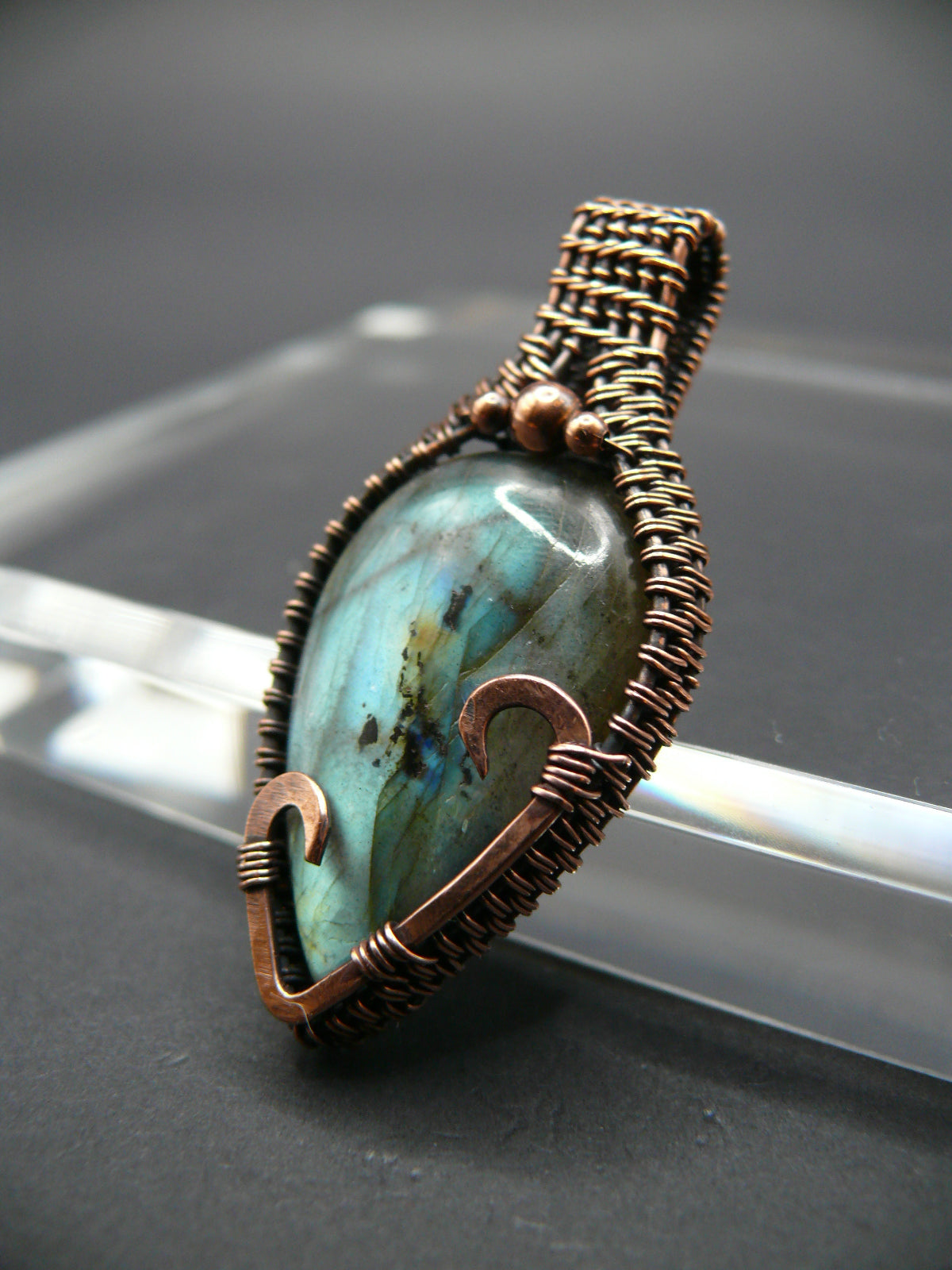 Antique style labradorite gemstone pendant