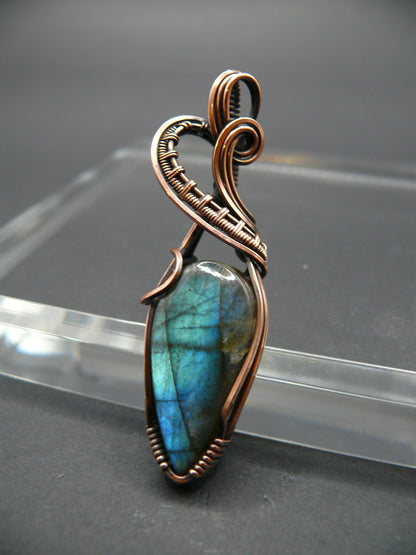 Antique style labradorite gemstone pendant