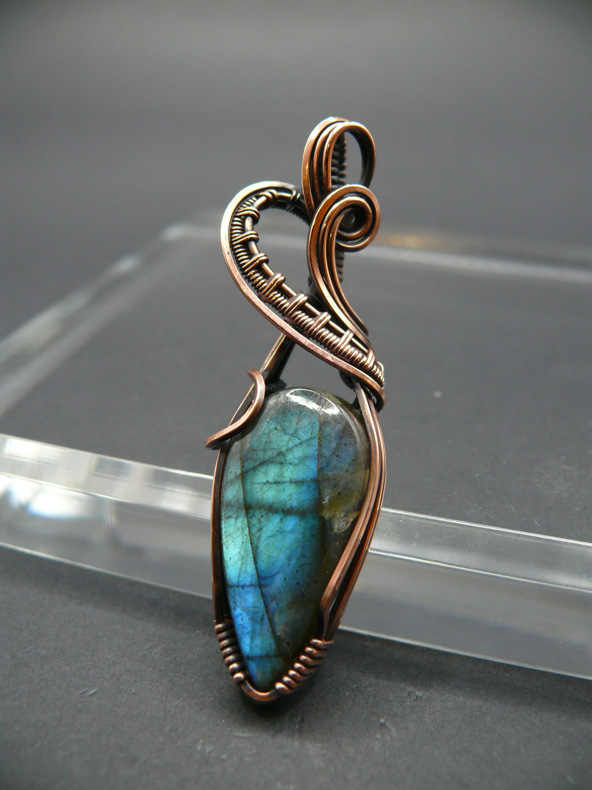 Antique style labradorite gemstone pendant