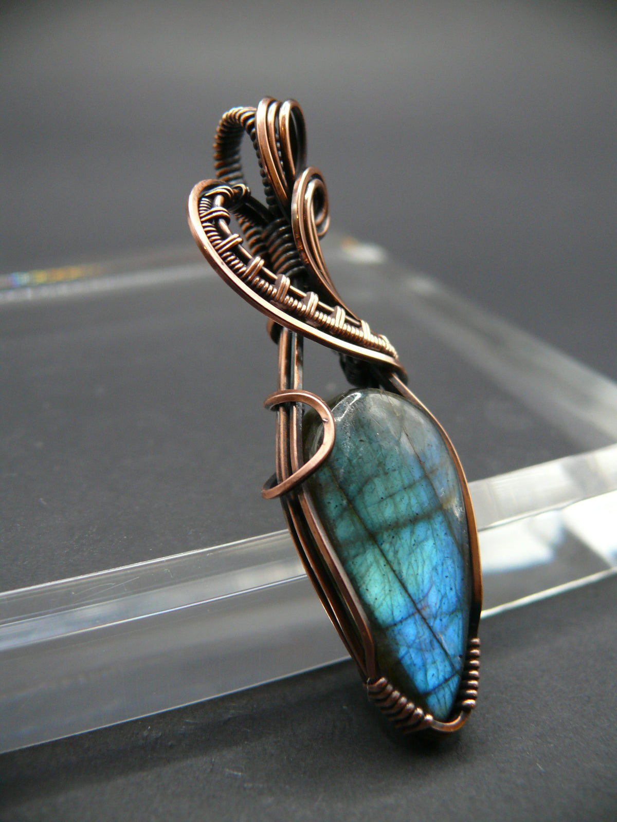 Antique style labradorite gemstone pendant