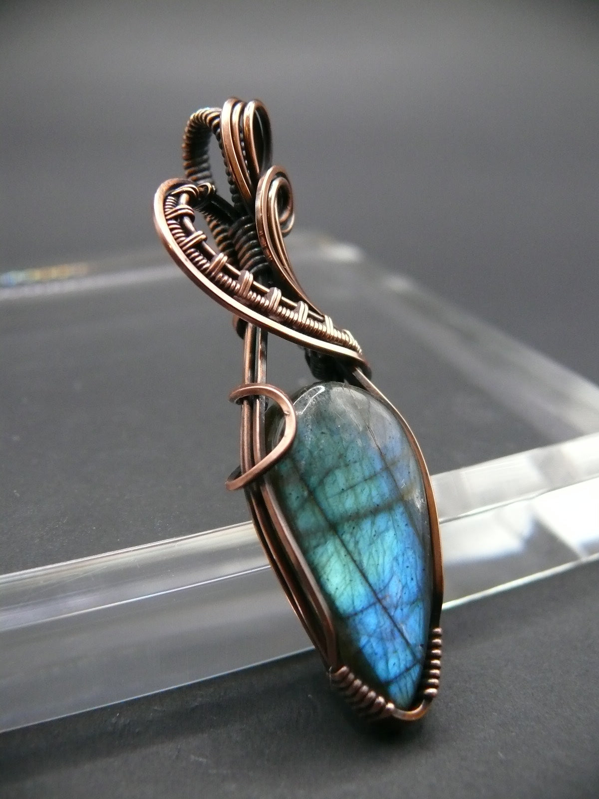 Antique style labradorite gemstone pendant