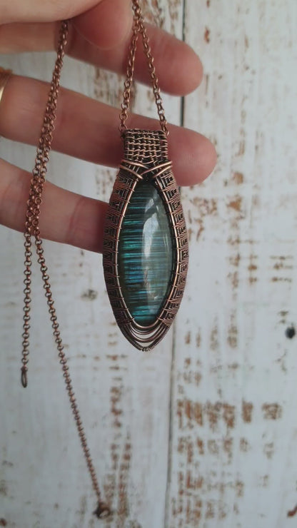 Wire weaved mystical blue labradorite pendant necklace