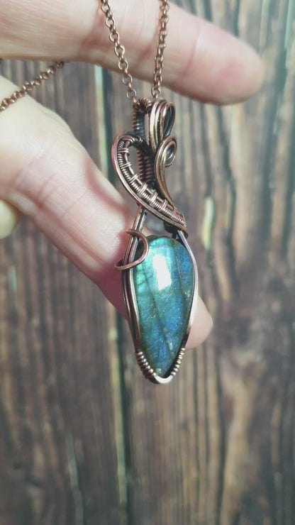 Antique style labradorite gemstone pendant