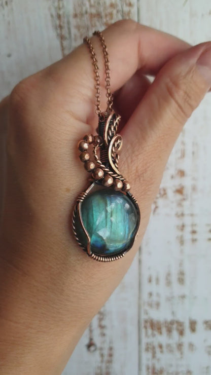 Boho style round labradorite gemstone pendant